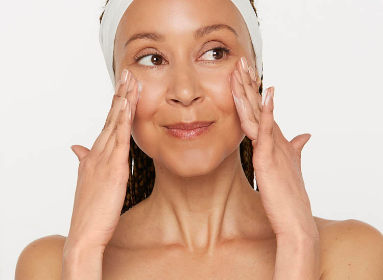 How a Facial Cleanser Sets the Tone for Healthy Skin